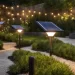 No mundo atual, onde a sustentabilidade ganha cada vez mais importância, a iluminação de jardins residenciais com lâmpadas solares emerge como uma solução ideal. As lâmpadas solares não apenas agregam valor estético, mas também promovem a sustentabilidade ao utilizar uma fonte de energia limpa e renovável