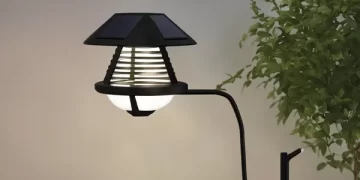 A personalização de jardins vai muito além da simples estética; ela reflete a personalidade e o estilo dos proprietários. Com a crescente acessibilidade das lâmpadas solares, personalizar esses dispositivos para que se integrem perfeitamente ao design do seu jardim se tornou uma prática popular. Este artigo apresenta ideias inovadoras e práticas de personalização que podem transformar seu espaço ao ar livre em uma extensão única de sua criatividade. Seja você um amante da natureza, um entusiasta da decoração ou alguém que deseja embelezar seu ambiente externo, as lâmpadas solares personalizadas oferecem uma oportunidade perfeita para expressar sua individualidade.